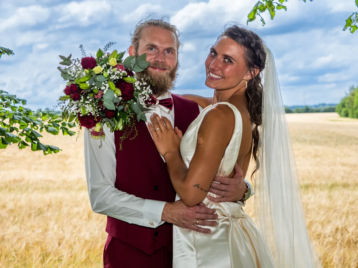 Sommerbryllup bryllupsfoto i Østjylland tæt på Gudenåen